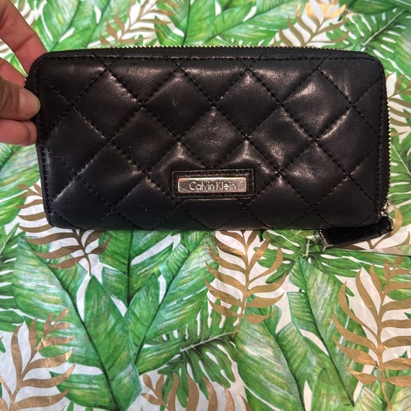 Black Quilted Wallet - Picture 1 of 8